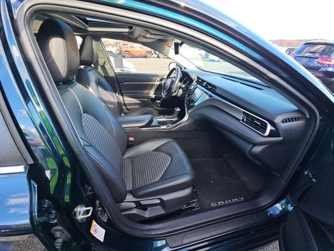 Used 2018 Toyota Camry SE image 6