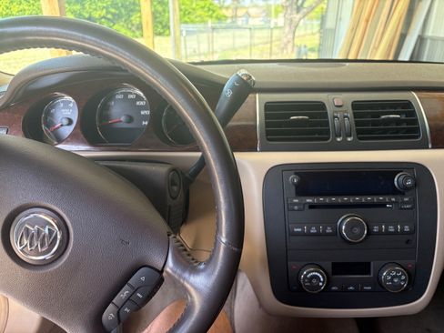 Used 2011 Buick Lucerne CXL image 8