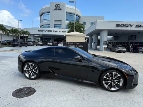 Used 2018 Lexus LC 500 Coupe image 2