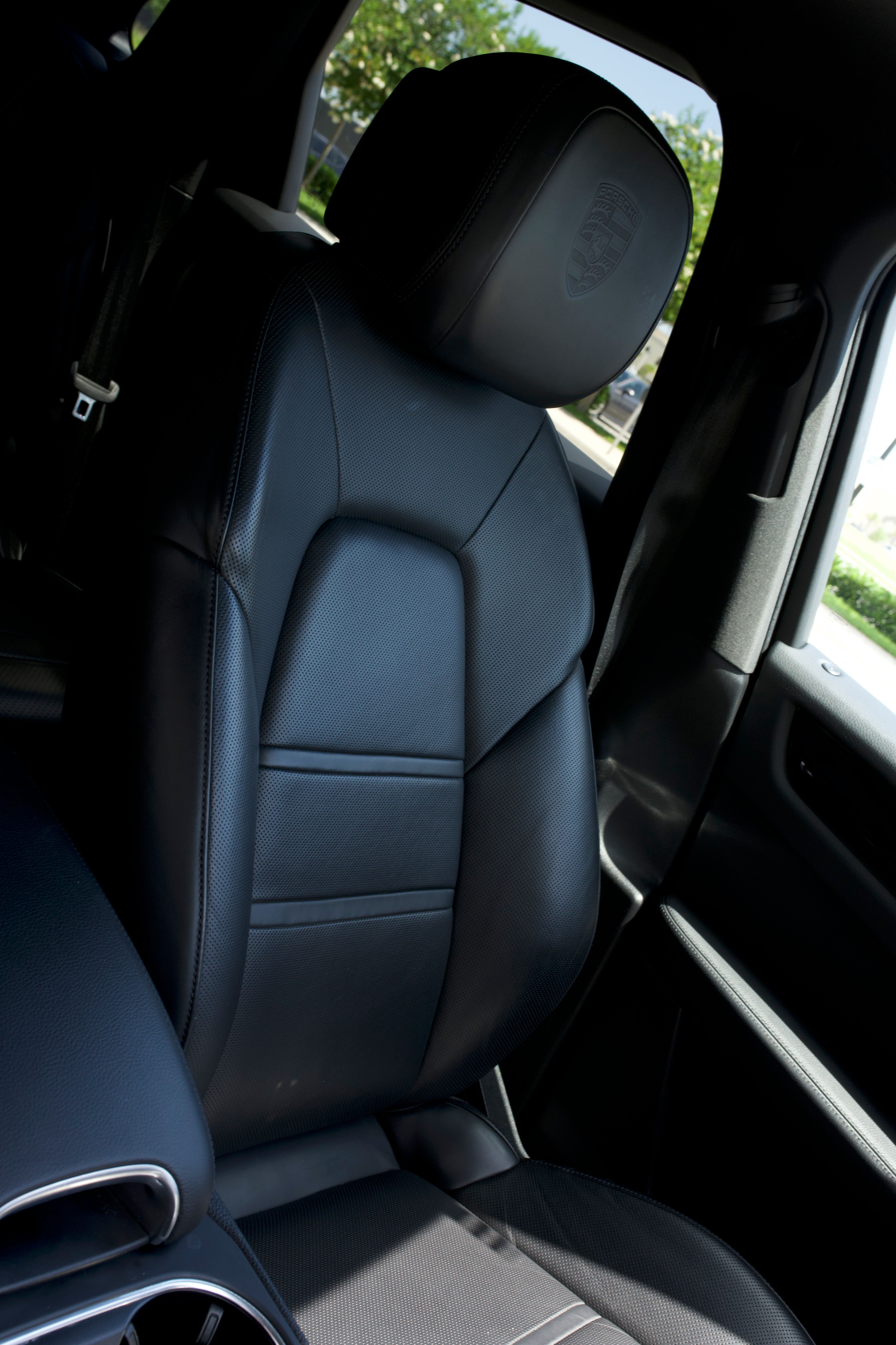 Used 2021 Porsche Cayenne w/ Premium Package AWD/4WD image 9