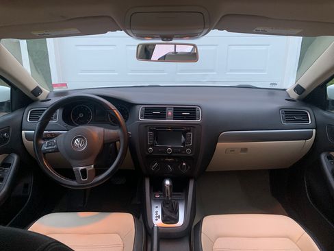 Used 2014 Volkswagen Jetta SEL FWD image 2