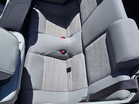 Used 2005 Ford Mustang Deluxe Convertible image 9