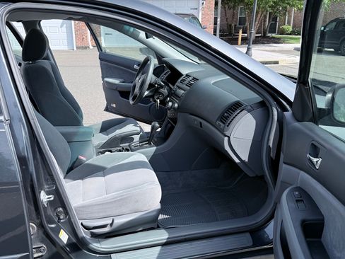 Used 2005 Honda Accord LX image 13