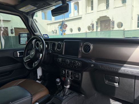 Used 2021 Jeep Wrangler Unlimited Rubicon AWD/4WD image 13