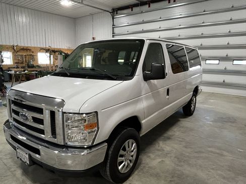 Used 2014 Ford E-350 and Econoline 350 XLT image 5