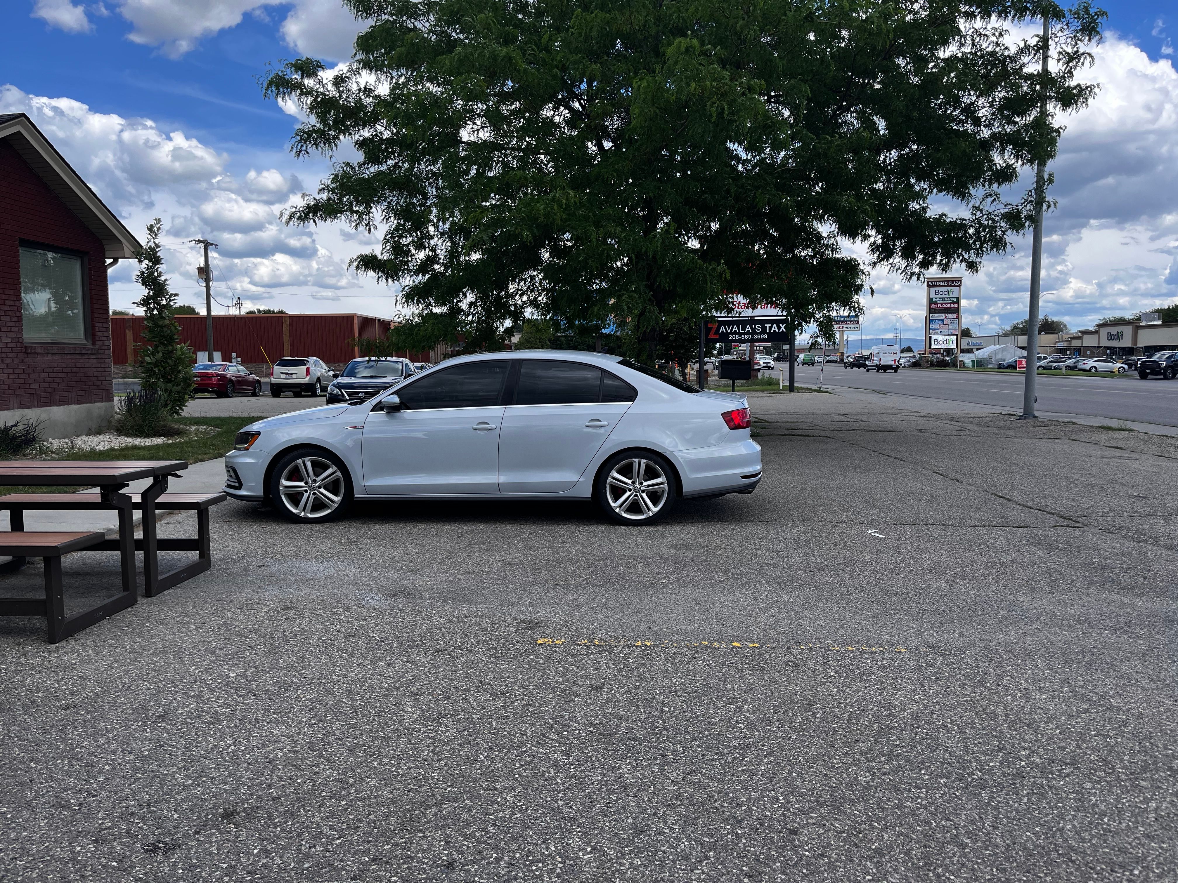 Used 2017 Volkswagen Jetta GLI FWD image 2