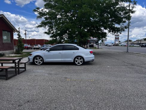 Used 2017 Volkswagen Jetta GLI FWD image 6