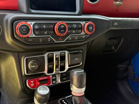 Used 2020 Jeep Gladiator Rubicon AWD/4WD image 9