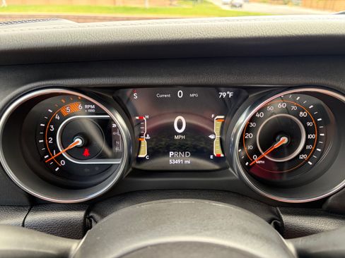 Used 2021 Jeep Wrangler Unlimited Sahara AWD/4WD image 14