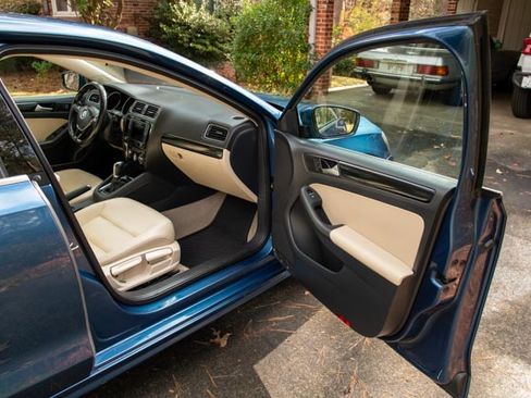 Used 2016 Volkswagen Jetta SEL image 8