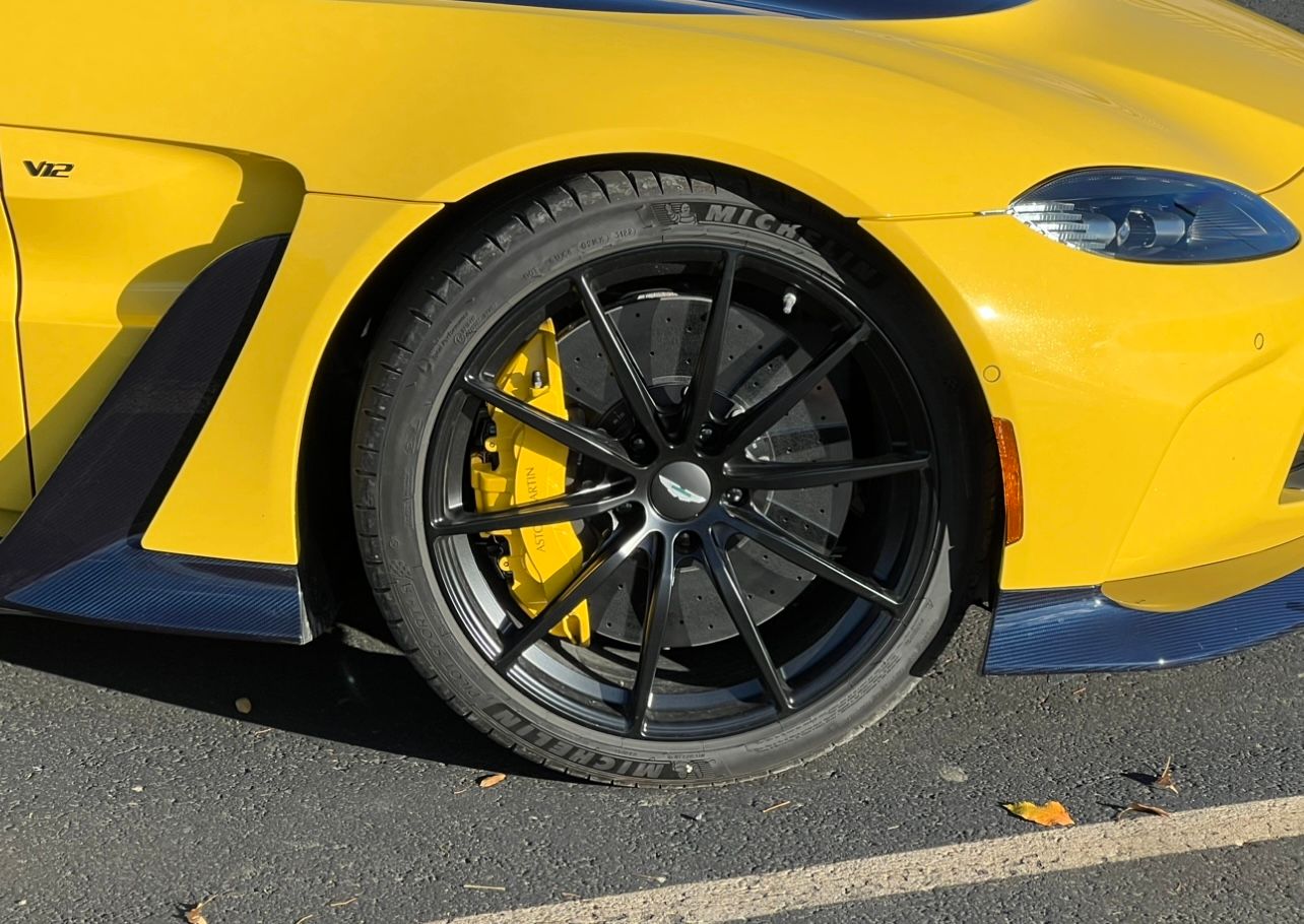 Used 2023 Aston Martin V12 Vantage RWD image 20