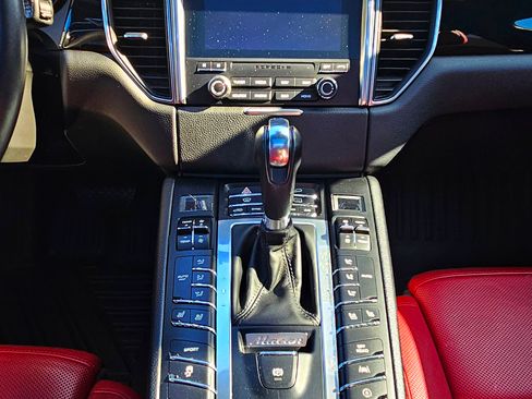 Used 2018 Porsche Macan S AWD/4WD image 19