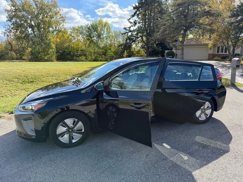 Used 2022 Hyundai Ioniq Blue image 6