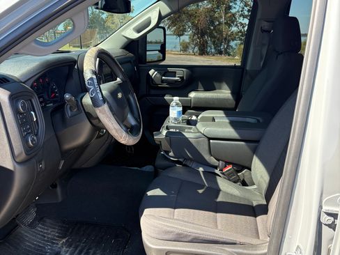 Used 2025 Chevrolet Silverado 2500 Custom w/ Custom Value Package image 4