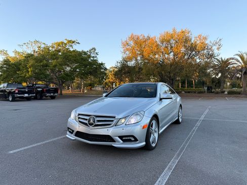 Used 2011 Mercedes-Benz E 550 Coupe image 2