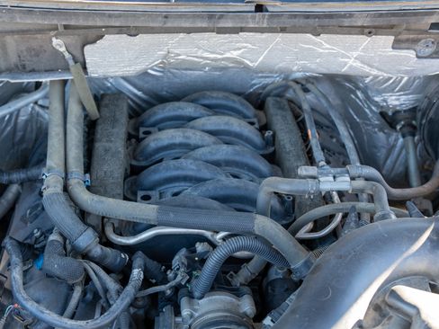 Used 2012 Ford F150 XLT w/ XLT Chrome Pkg image 15