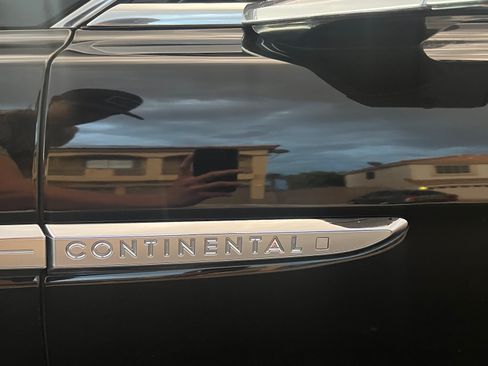 Used 2017 Lincoln Continental Reserve w/ Luxury Package image 5