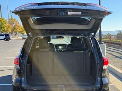 Used 2019 Toyota Highlander XLE image 22