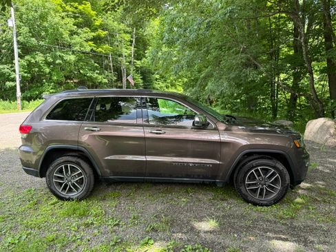 Used 2019 Jeep Grand Cherokee Limited w/ Luxury Group II AWD/4WD image 4