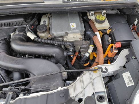 Used 2017 Ford C-MAX Energi Titanium w/ Equipment Group 501A image 10