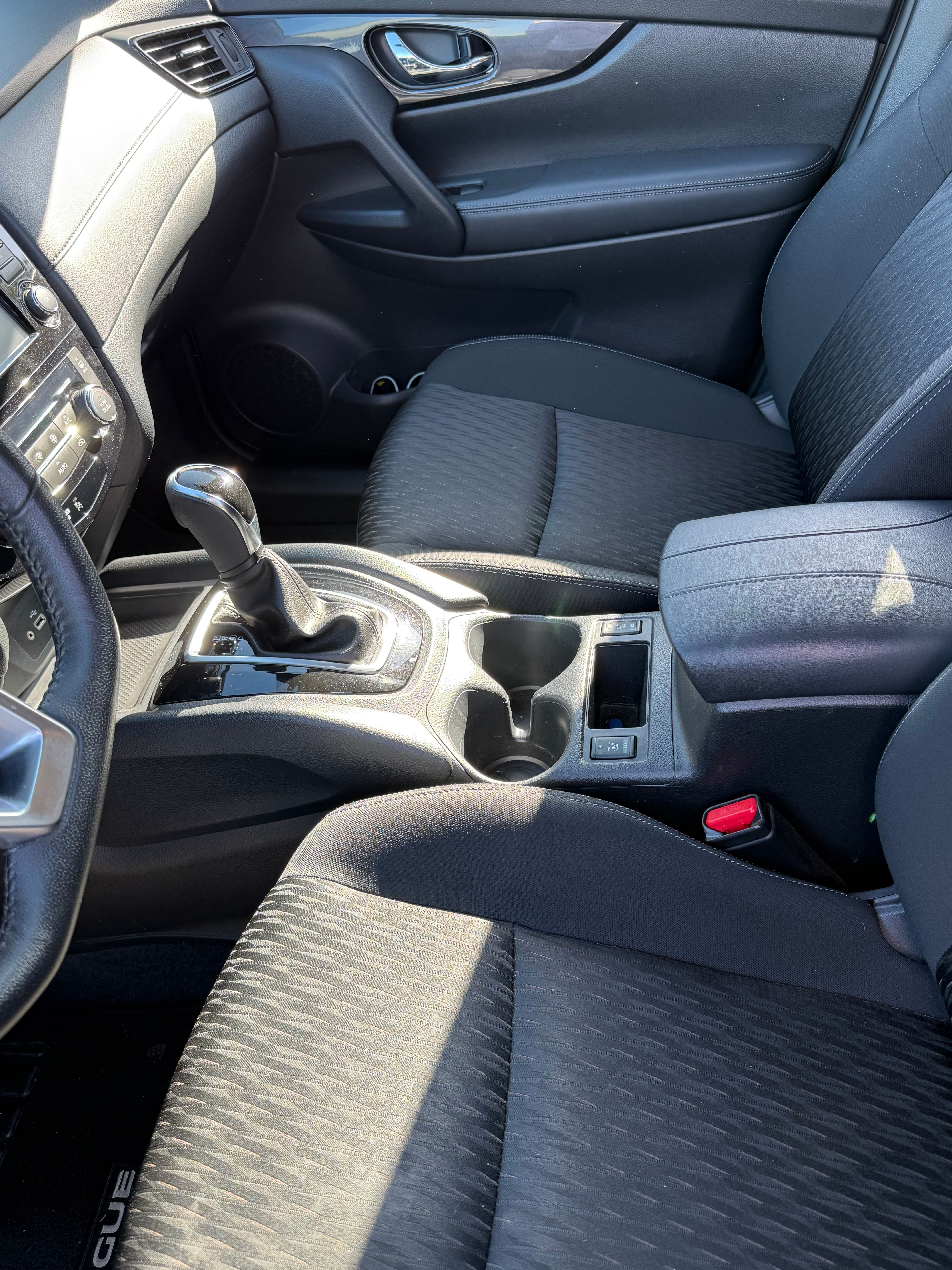 Used 2020 Nissan Rogue SV FWD image 16