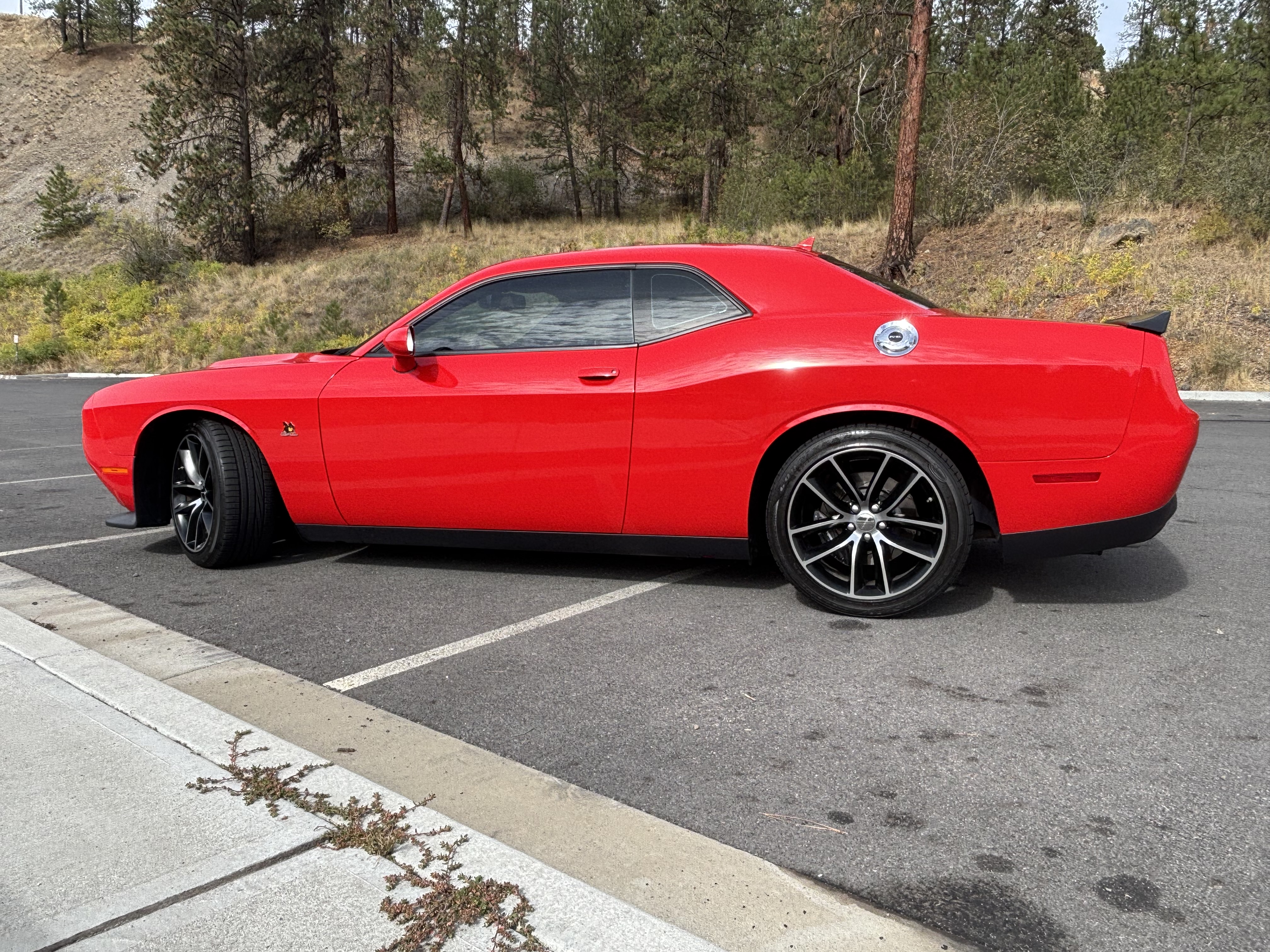 Used 2016 Dodge Challenger R/T Scat Pack w/ Leather Interior Group RWD image 4