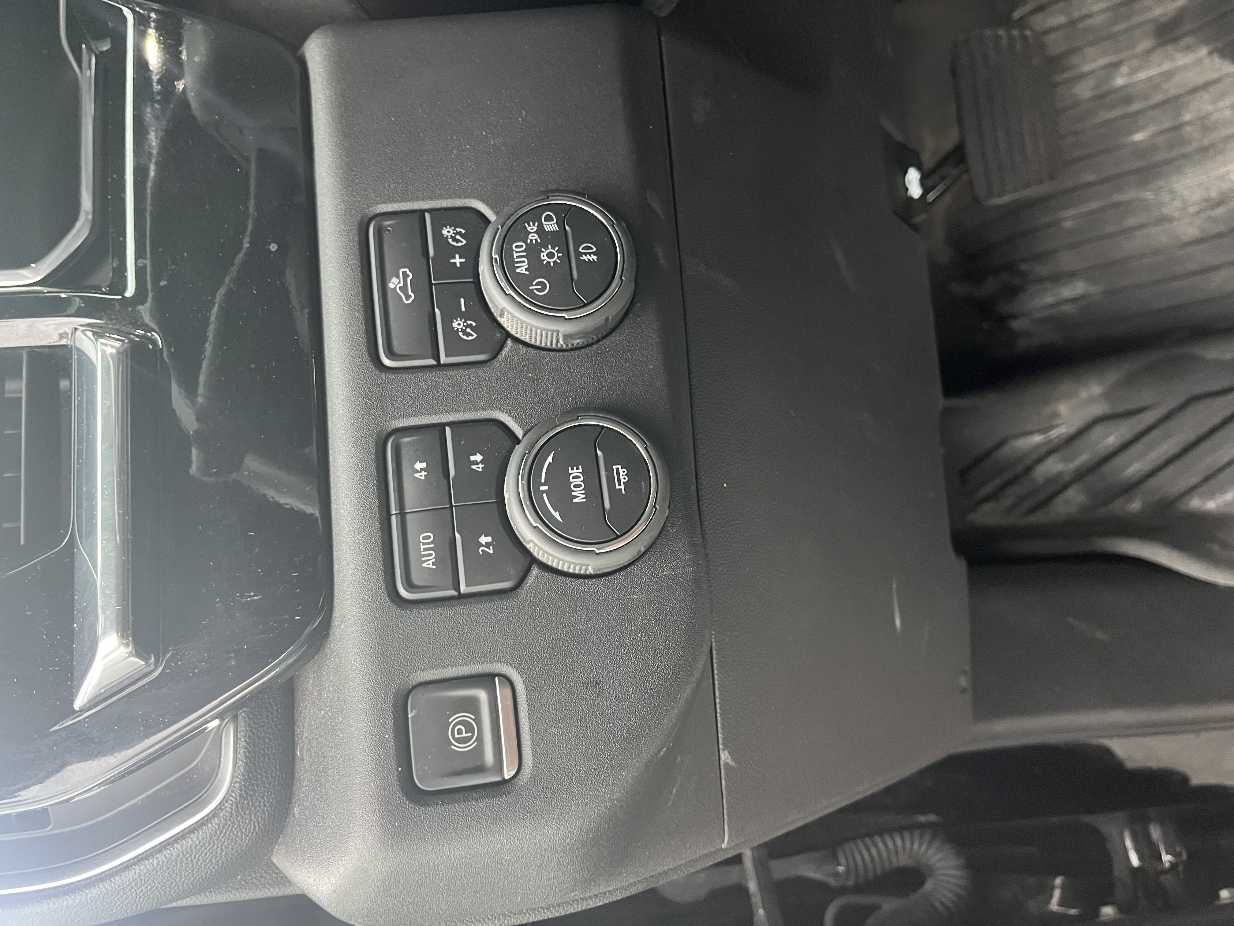 Used 2023 Chevrolet Silverado 1500 RST AWD/4WD image 12