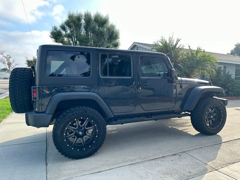 Used 2018 Jeep Wrangler Unlimited Sport image 5