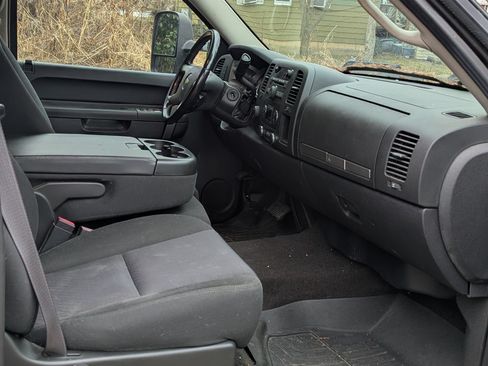 Used 2011 Chevrolet Silverado 3500 LT w/ Interior Plus Package image 8