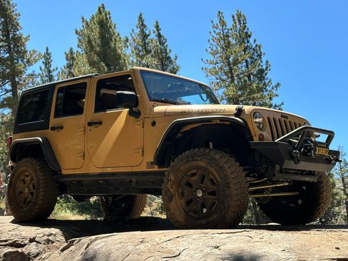 Used 2013 Jeep Wrangler Unlimited Rubicon w/ Connectivity Group AWD/4WD image 2
