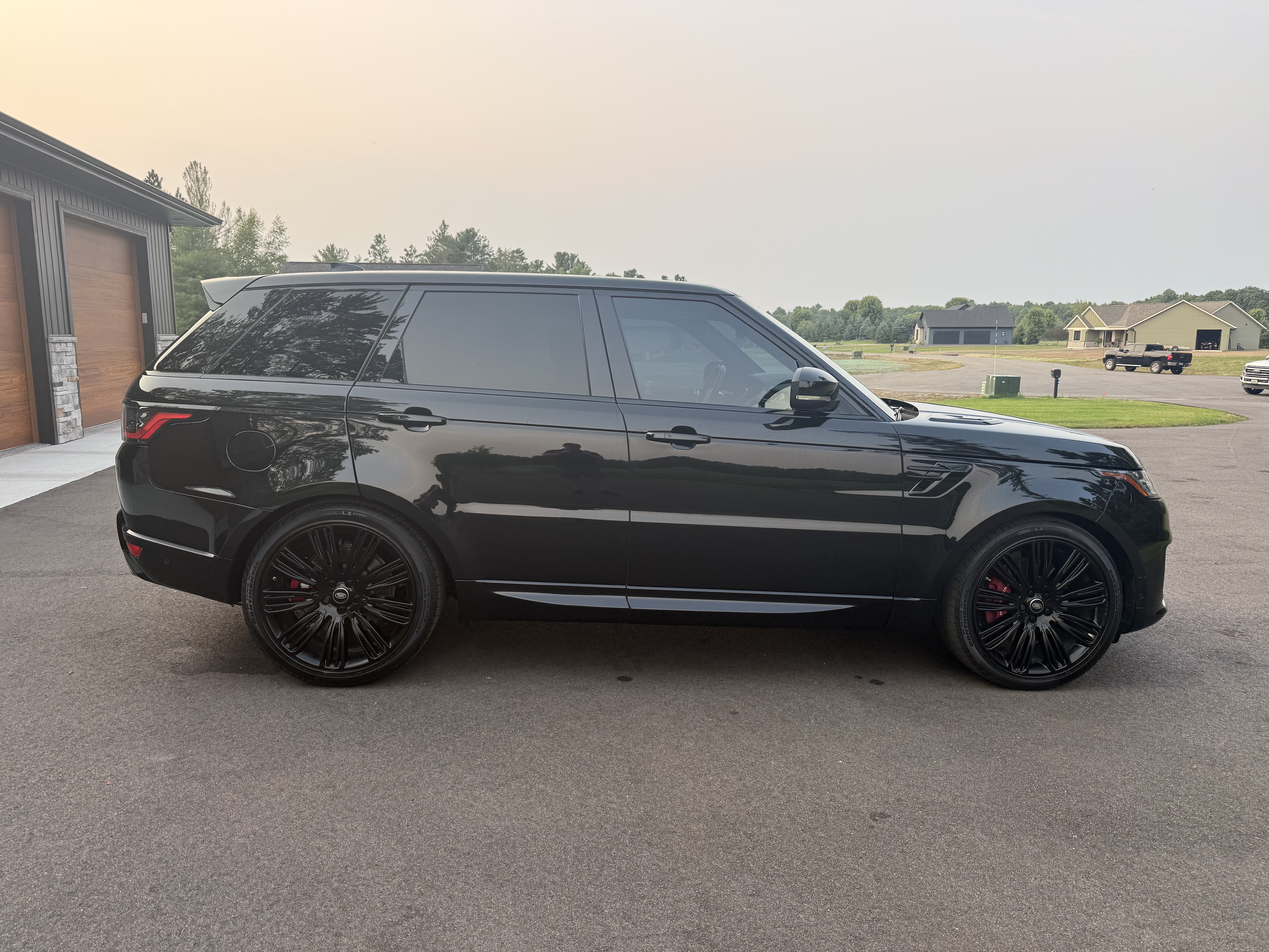 Used 2019 Land Rover Range Rover Sport Supercharged AWD/4WD image 2