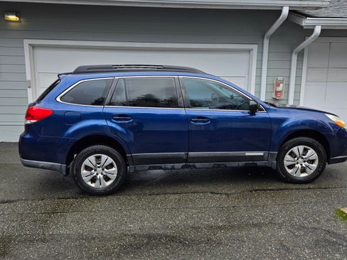 Used 2011 Subaru Outback 2.5i image 9