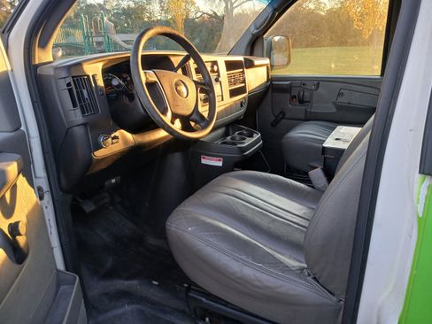 Used 2009 Chevrolet Express 3500 Extended image 10