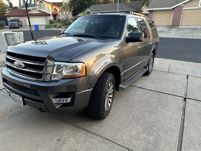 Used 2017 Ford Expedition XLT AWD/4WD image 2