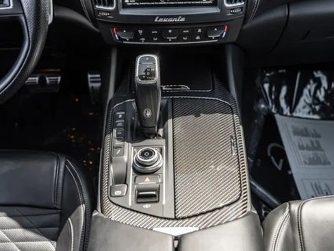 Used 2019 Maserati Levante Trofeo image 4