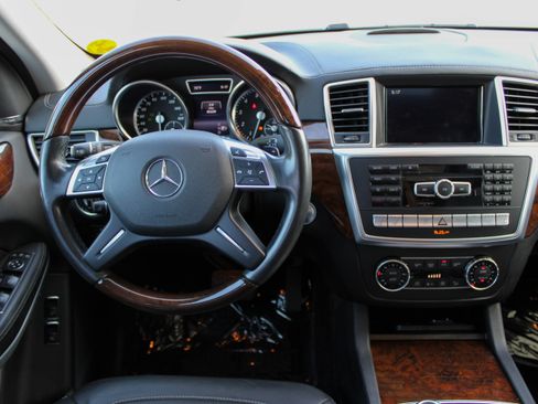 Used 2015 Mercedes-Benz GL 550 4MATIC image 11