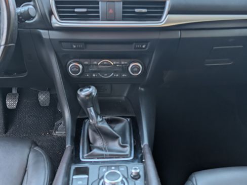 Used 2018 MAZDA MAZDA3 Touring image 16