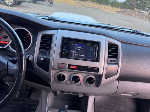 Used 2010 Toyota Tacoma PreRunner RWD image 17