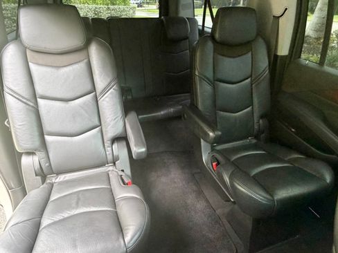 Used 2018 Cadillac Escalade ESV Luxury RWD image 20