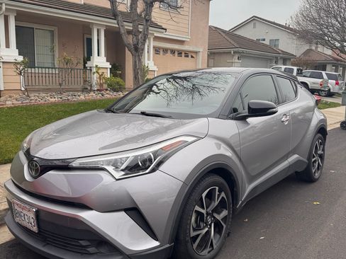 Used 2019 Toyota C-HR XLE image 4