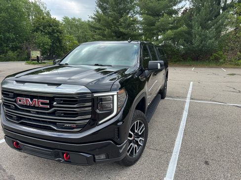 Used 2022 GMC Sierra 1500 AT4 w/ AT4 Premium Package AWD/4WD image 2
