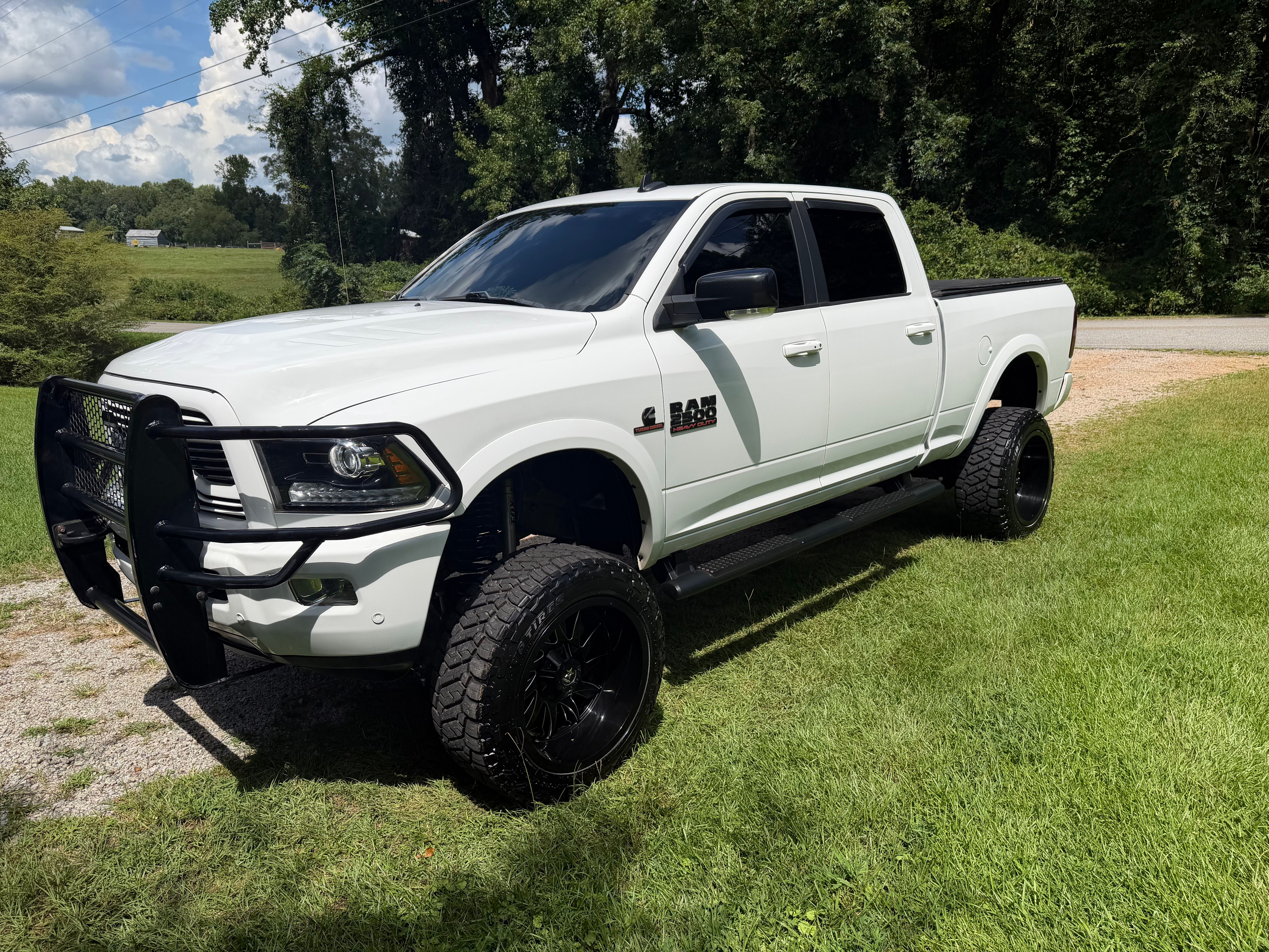 Used 2018 RAM 2500 Laramie w/ Sport Appearance Group AWD/4WD image 2