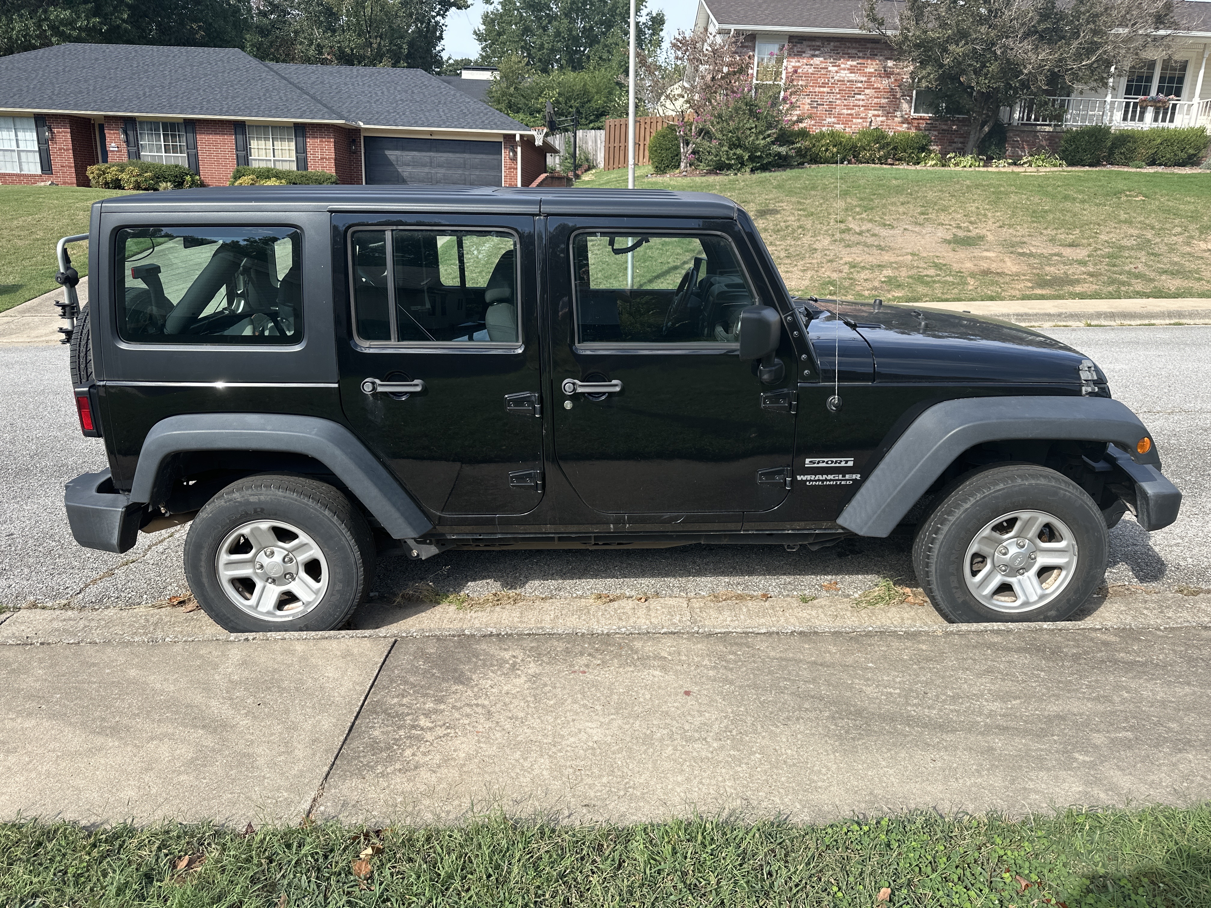Used 2017 Jeep Wrangler Unlimited Sport w/ Connectivity Group AWD/4WD image 4