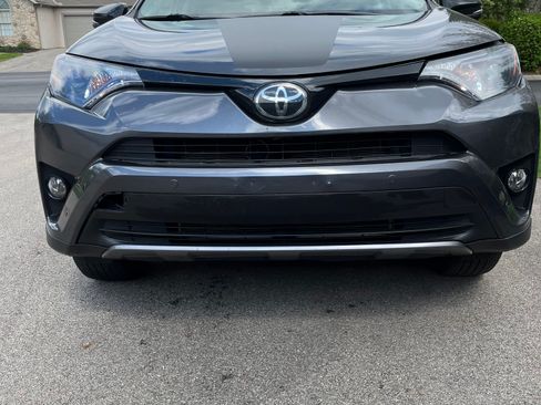 Used 2018 Toyota RAV4 Adventure AWD/4WD image 4