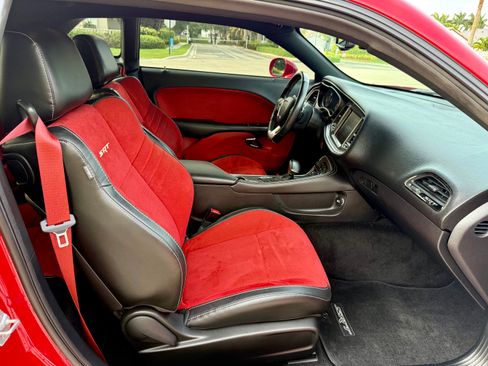 Used 2015 Dodge Challenger SRT Hellcat RWD image 11
