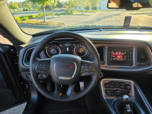 Used 2017 Dodge Challenger R/T RWD image 10