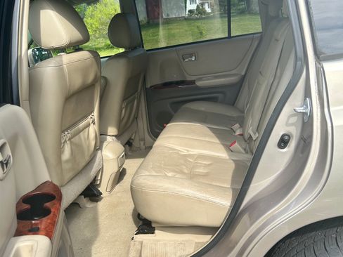 Used 2007 Toyota Highlander 4WD V6 w/ 3rd Row image 15