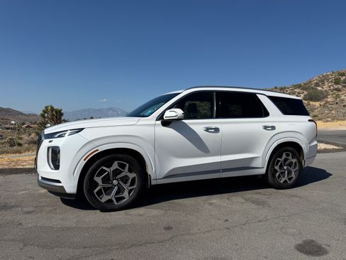 Used 2022 Hyundai Palisade Calligraphy FWD image 2