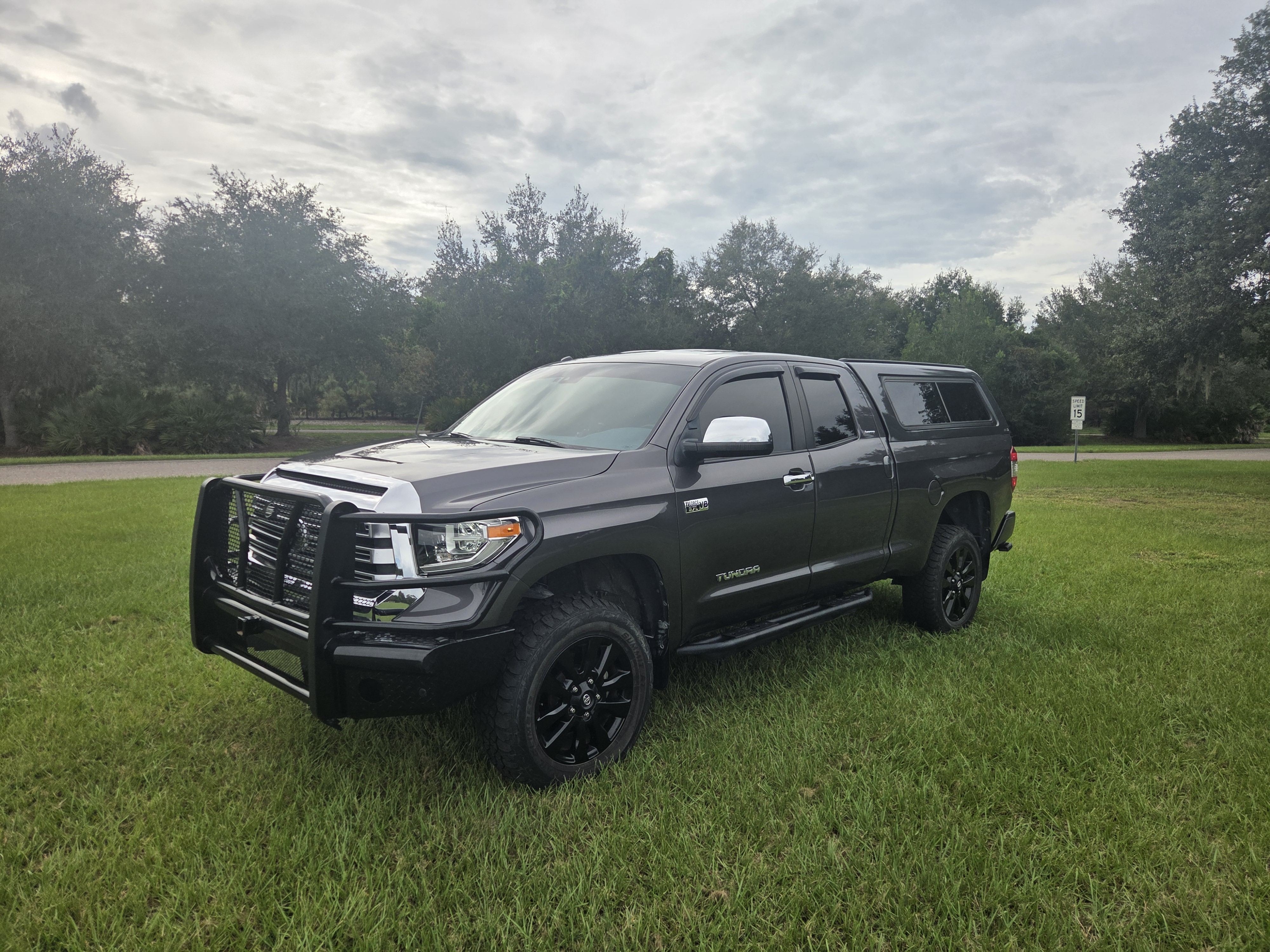 Used 2018 Toyota Tundra Limited w/ Limited Premium Package AWD/4WD image 1
