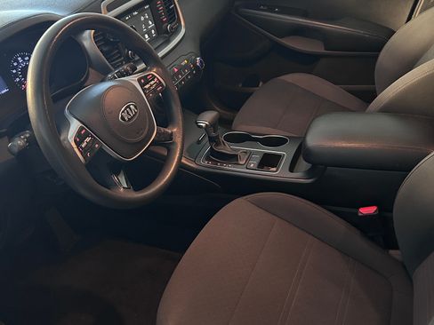 Used 2019 Kia Sorento FWD image 9